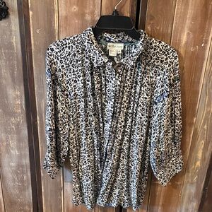 Chic Leopard Print Button-Down Shirt